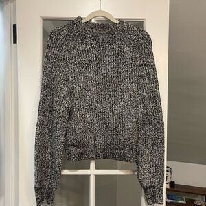Universal Thread Black and White crewneck Sweater